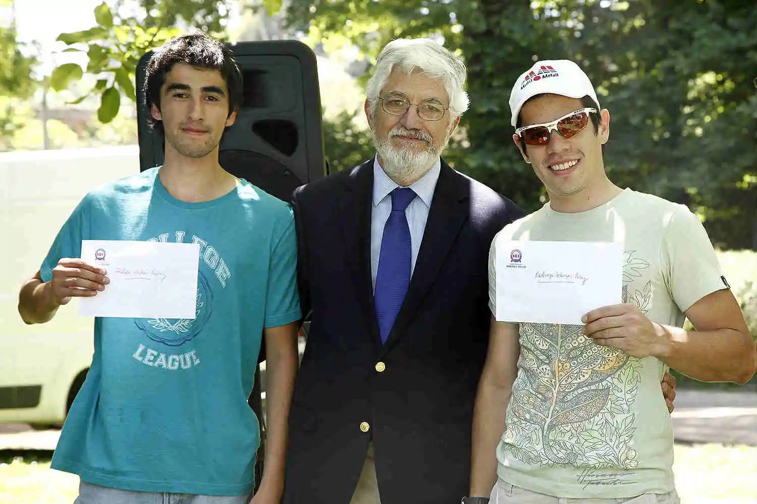 Universidad Andrés Bello premia a pilotos de Veló con becas al mérito para financiar sus carreras