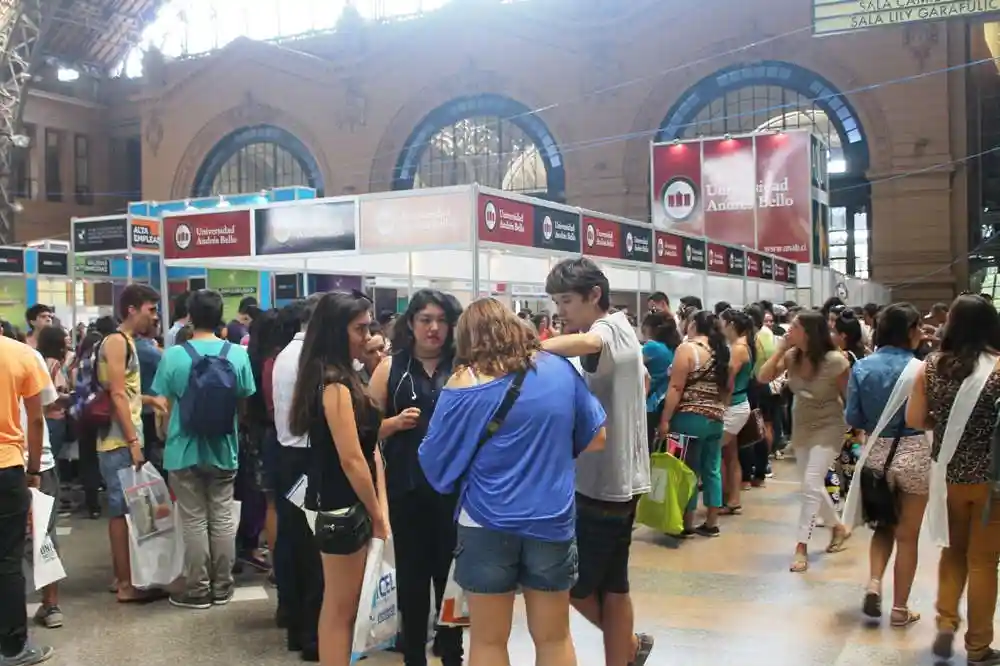 Masiva asistencia a feria de postulación 2014
