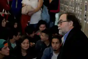 Charla Luis Poirot