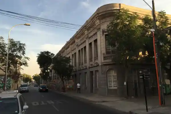 La Fantástica nave que llega al barrio Yungay
