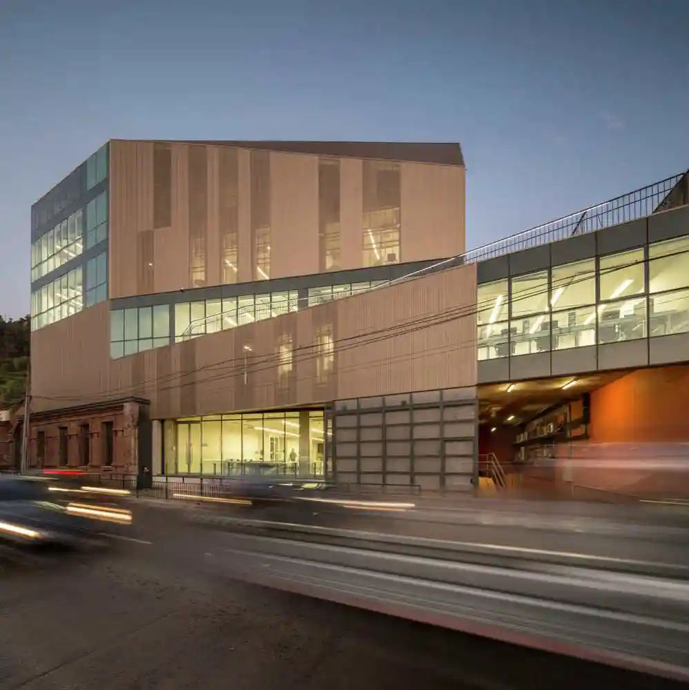 Campus Creativo Universidad Andrés Bello / Schmidt Arquitectos Asociados