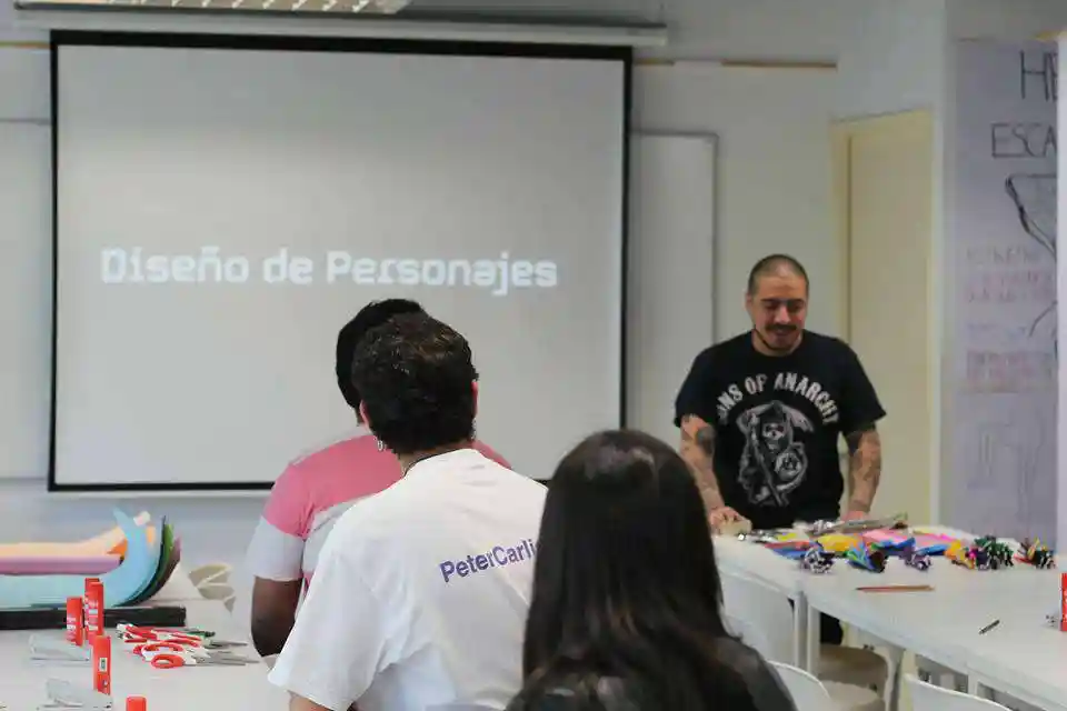 Charla diseñador gráfico Gonzalo Osorio