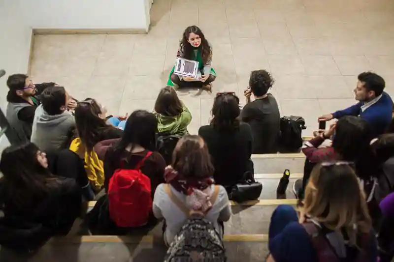 Alumnos de Artes Visuales participan en visita a centros culturales en Valparaíso
