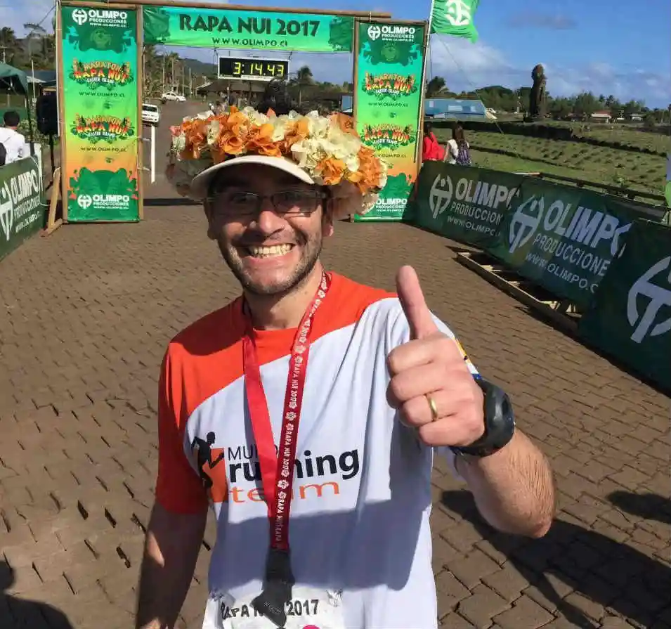 Alumni UNAB, Juan Pablo Muñoz, triunfa en Maratón Rapa Nui 2017