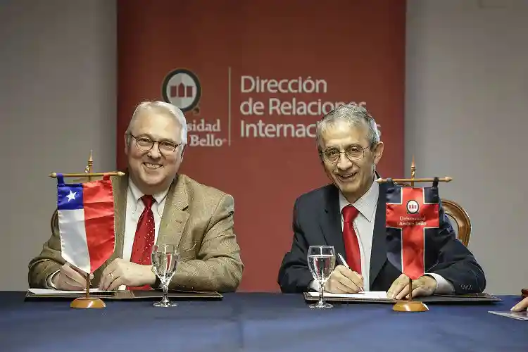 Rector firma convenio con North Carolina State University