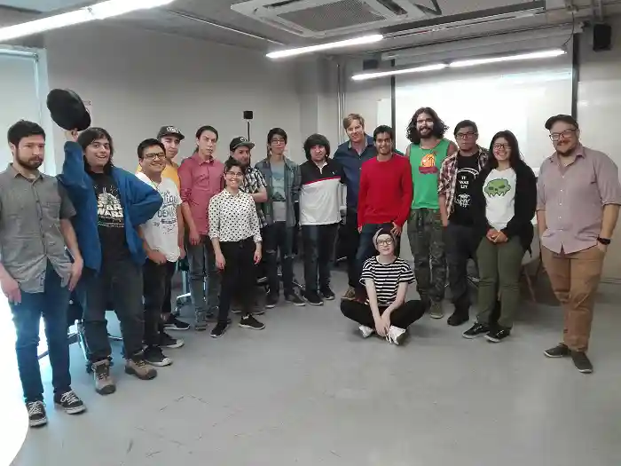 Alumnos de Diseño de Juegos Digitales reciben la visita del animador chileno de Pixar