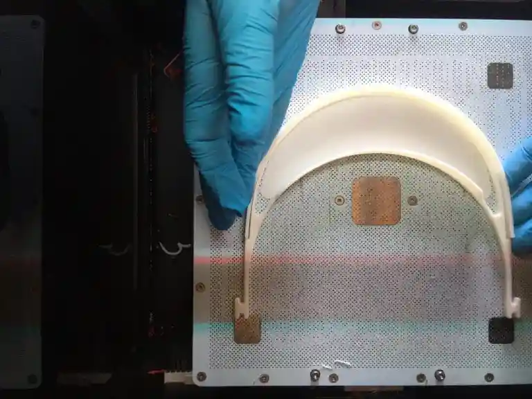 Protectores faciales y pieza para ventiladores mecánicos: el aporte de la Escuela de Diseño UNAB a la crisis del COVID-19