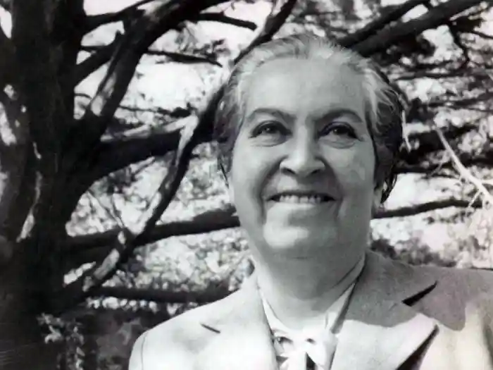 La renovada ruta patrimonial de Gabriela Mistral incluirá audioteatros y pondrá acento en su carácter vanguardista