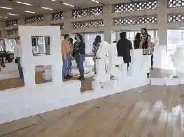 Docente de Artes Visuales expone en la Tate Modern e invita a reconstruir espacios