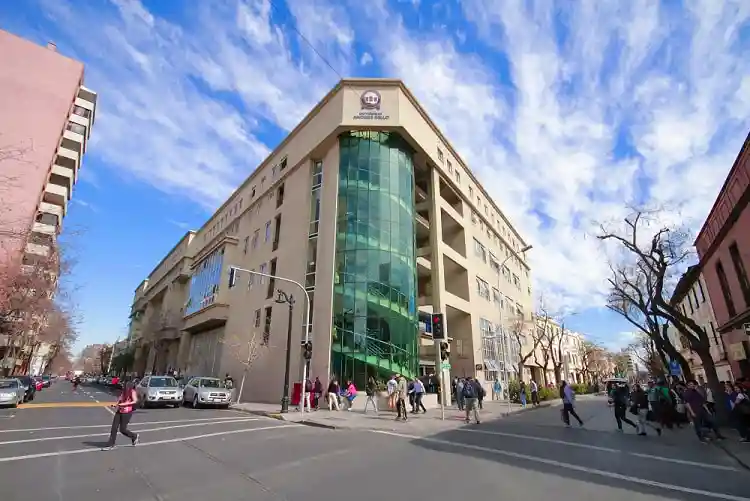 Ranking de Shanghái 2022 ubica a la Universidad Andrés Bello entre las cuatro mejores universidades chilenas