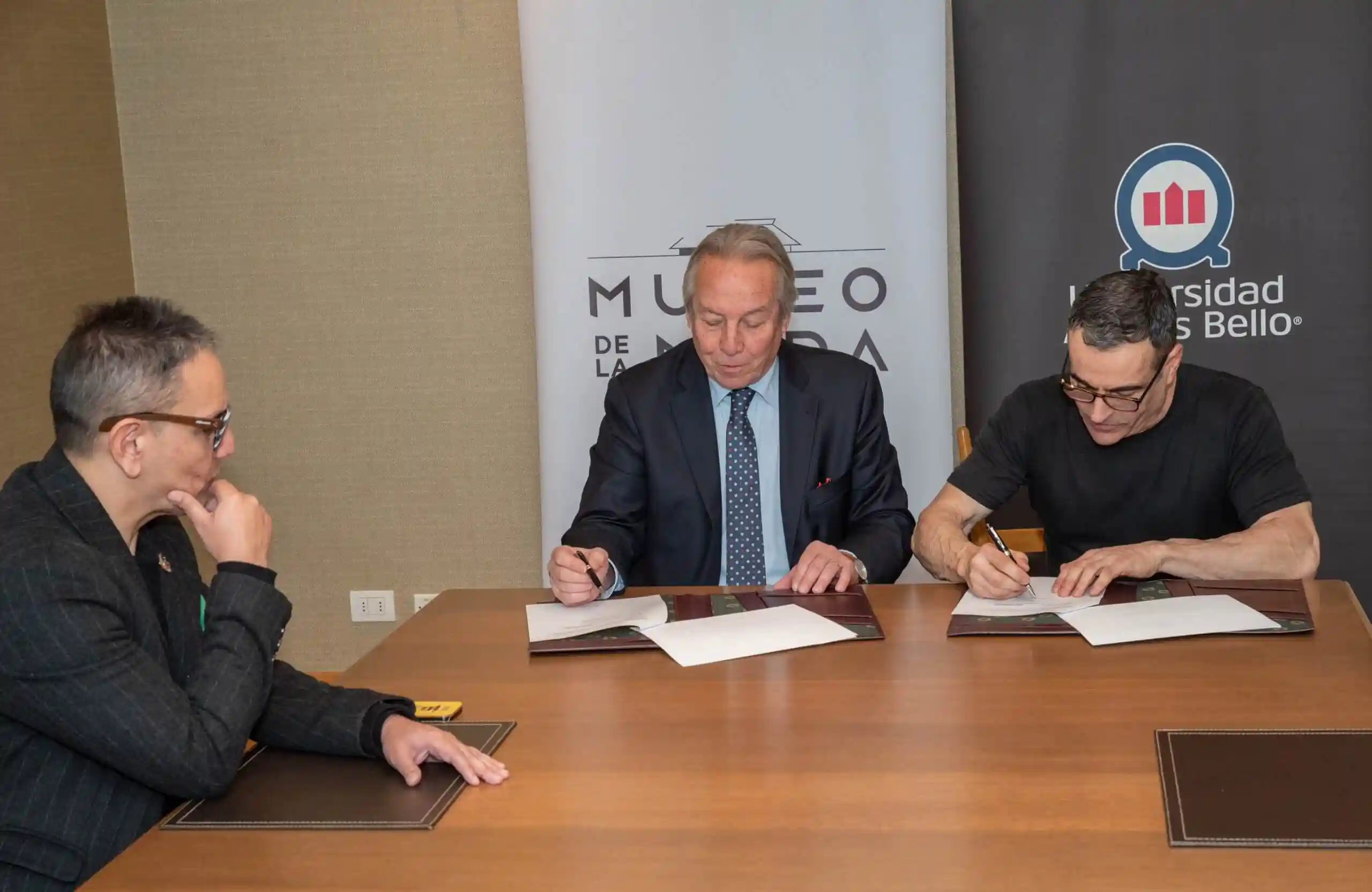 UNAB y Museo de la Moda firman convenio de colaboración